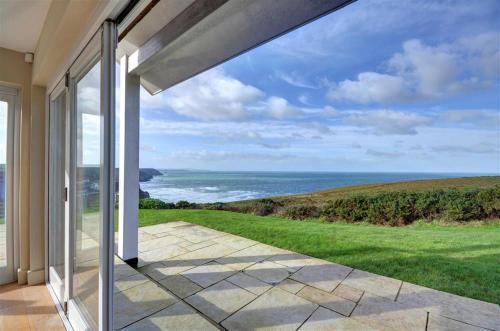 East Cliff Villa Sleeps 8 With Wifi