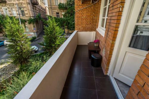 Three Bedroom Apartment Old Tbilisi