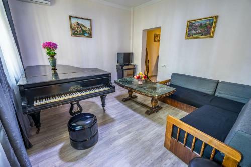 Three Bedroom Apartment Old Tbilisi