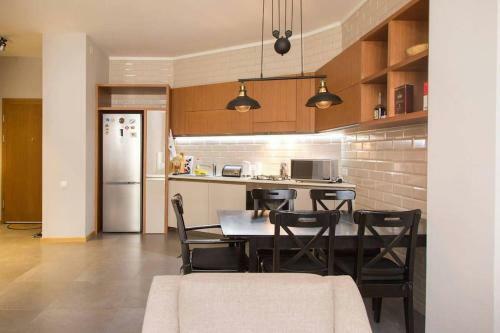 Wehost-modern Apartment In Luxury Building