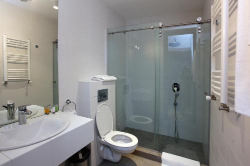 L.m Club Hotel