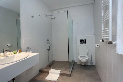 L.m Club Hotel