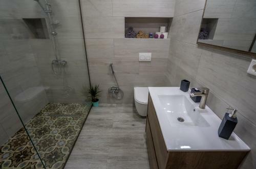 Spacious 76 Qm Apartment Near City Center