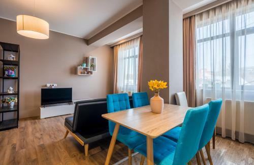 Spacious 76 Qm Apartment Near City Center