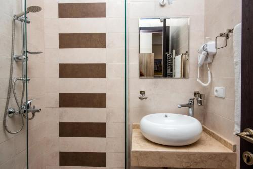 Tonusi Luxe Hotel
