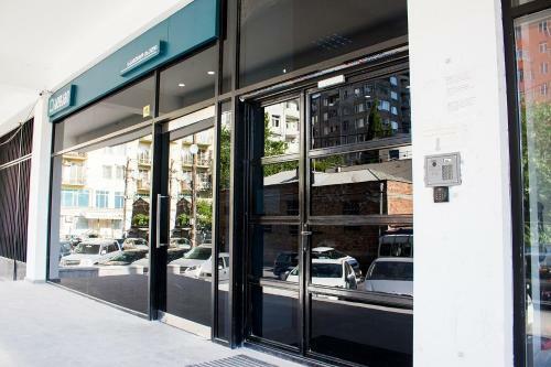 Tata's Stunning & Spacious 2 Room Apartment