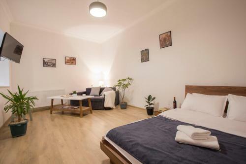 Proper Apartments Studio With Yard Near Freedom Square
