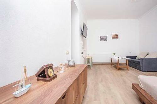 Proper Apartments Studio With Yard Near Freedom Square