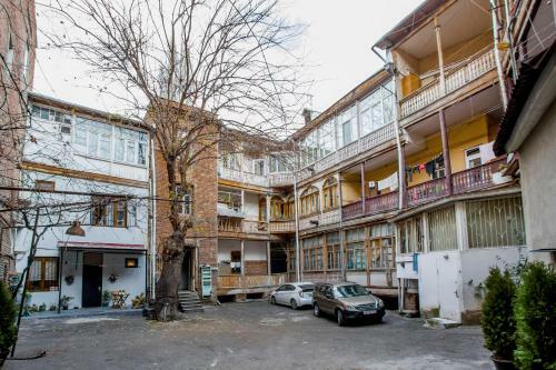 Proper Apartments Studio With Yard Near Freedom Square
