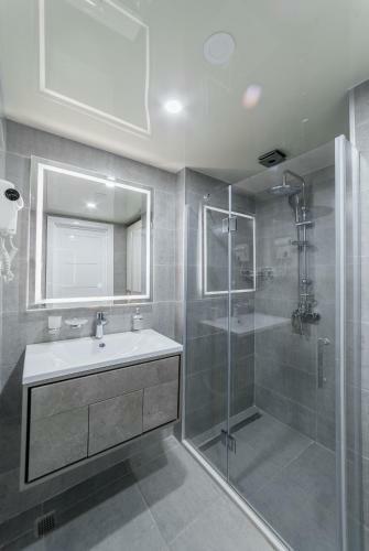Seahorse Apartments At Alliance Palace