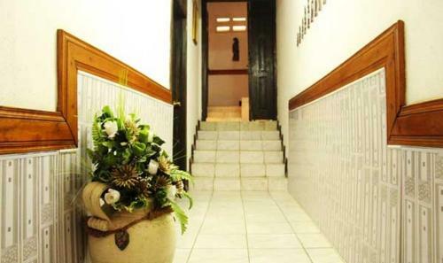 Hostal Room In Apartment - Hill View Hotel-mccathy Hills