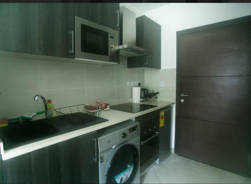 Luxury Studio Serviced Apartment Near Us Embassy