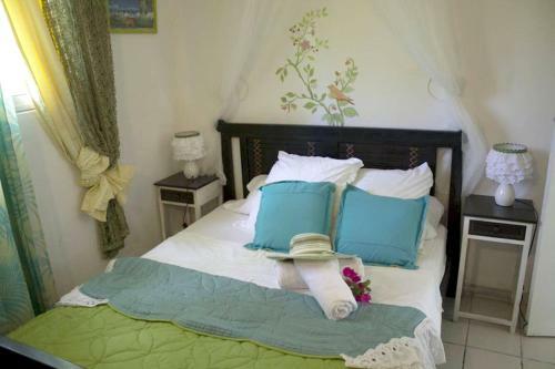 Bungalow With 2 Bedrooms In Sainte Rose With Shared Pool Terrace And Wifi