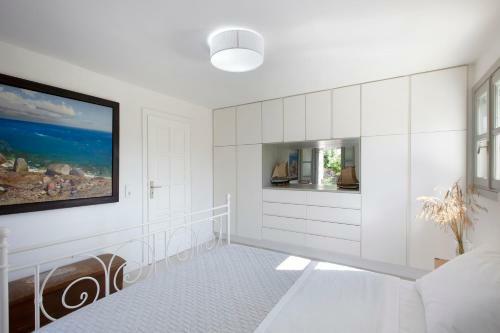 Villa Aphrodite � Elegant Villa, Sea Views, Designer Renovation