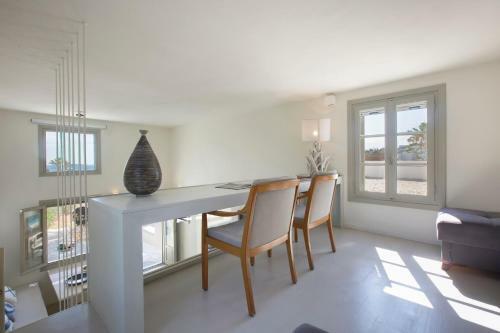 Villa Aphrodite � Elegant Villa, Sea Views, Designer Renovation