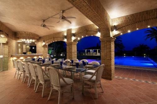 Black Diamond Luxury Villa Anavyssos In Athens