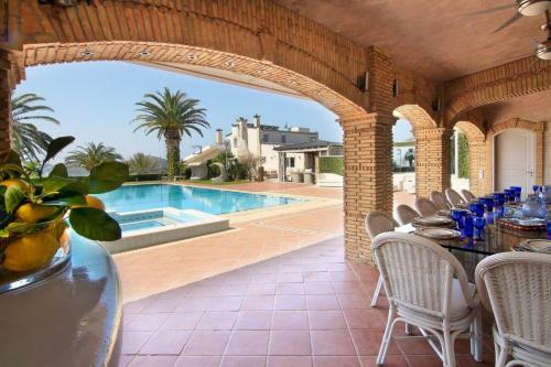 Black Diamond Luxury Villa Anavyssos In Athens