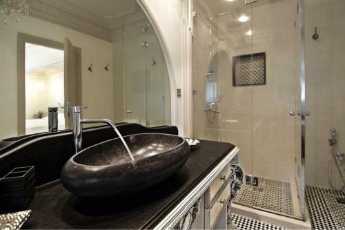 Black Diamond Luxury Villa Anavyssos In Athens