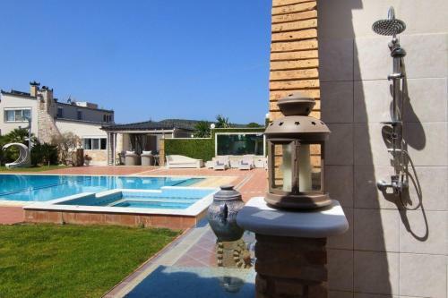 Black Diamond Luxury Villa Anavyssos In Athens