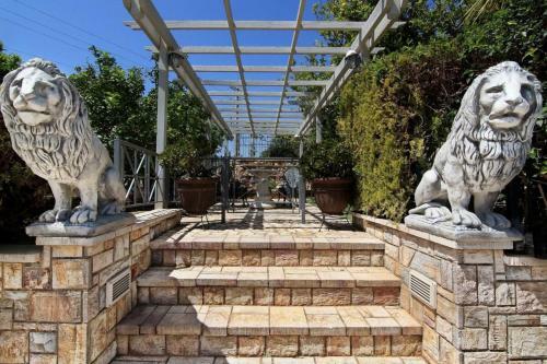 Black Diamond Luxury Villa Anavyssos In Athens