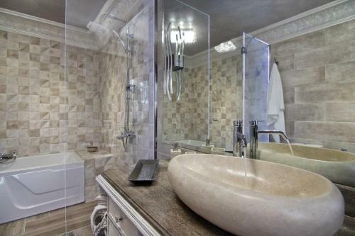 Black Diamond Luxury Villa Anavyssos In Athens