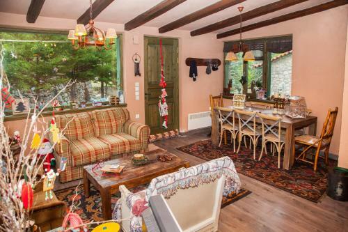 Utopia Mountain Chalet 5 Min From Arachova!
