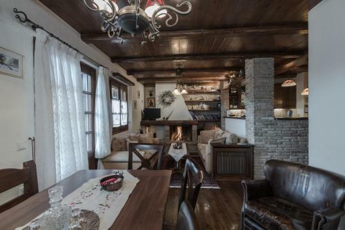 Pantelis Sweet Home