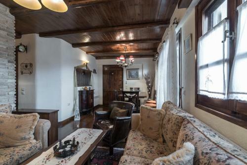 Pantelis Sweet Home