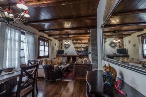 Pantelis Sweet Home