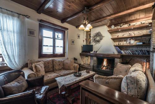 Pantelis Sweet Home