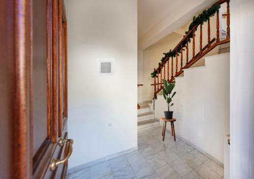 White Apartments By White Hills