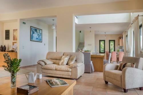 Anninata Villa Sleeps 8 With Pool Air Con And Wifi