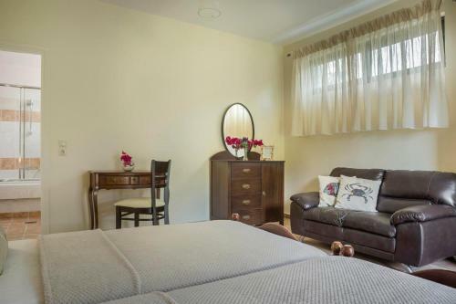 Anninata Villa Sleeps 8 With Pool Air Con And Wifi