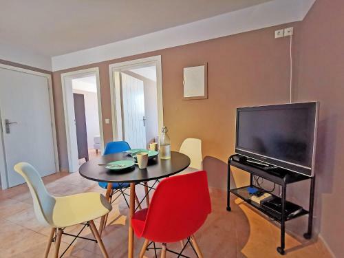 Anaroussa Diros Apartment