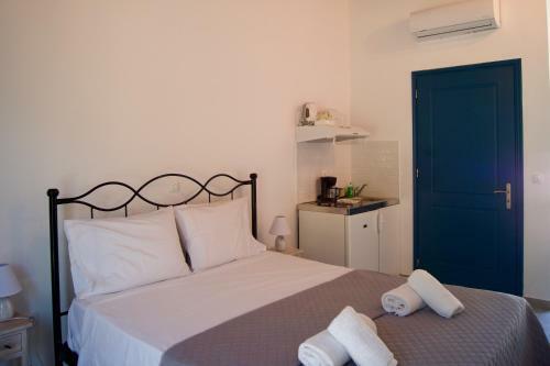 Apartamento Throisma Studios With Private Pool & Parking