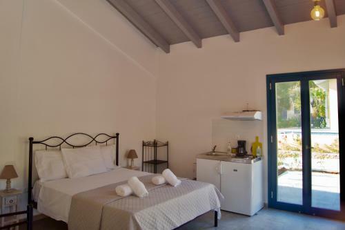 Apartamento Throisma Studios With Private Pool & Parking