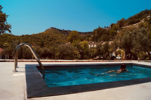 Apartamento Throisma Studios With Private Pool & Parking