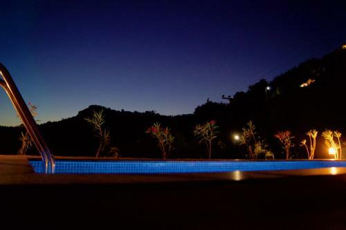 Apartamento Throisma Studios With Private Pool & Parking