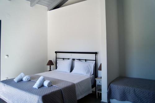 Apartamento Throisma Studios With Private Pool & Parking