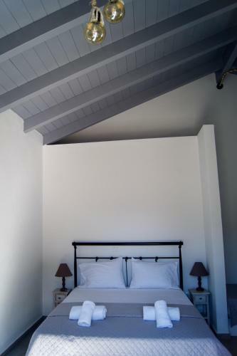 Apartamento Throisma Studios With Private Pool & Parking