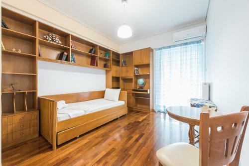 Vintage Acropolis Apartment By Cloudkeys