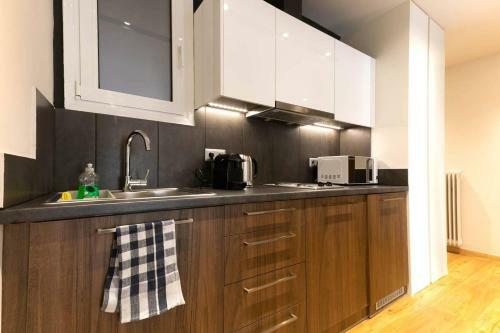 Toni's Cute 2bd Apartment In Koukaki!