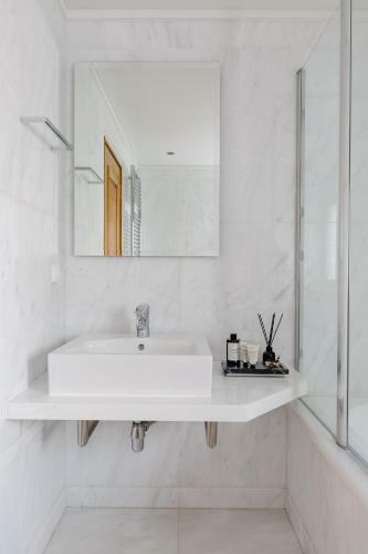 Eos Urban Villa By Upstreet