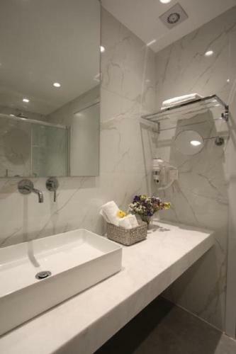 Legeo-luxurious Athenian Apartment