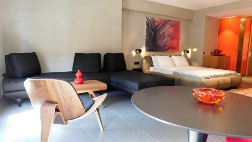101 Adrianou Apartments
