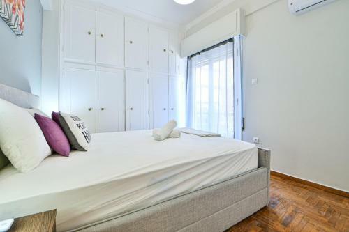 Fresh & Renovated Apartment Next To Metro Station