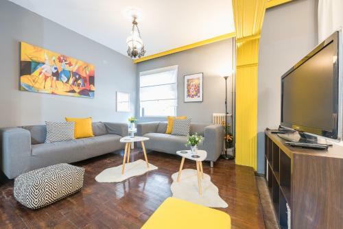 Stylish Apartment With Balcony By Cloudkeys