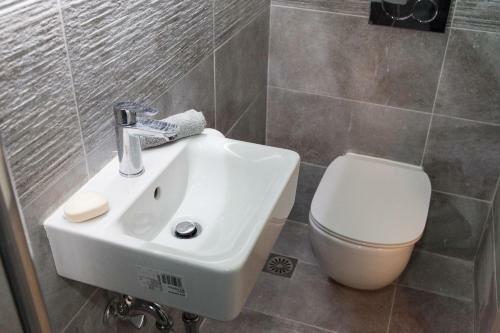 Beautiful Apartment With Lovely View At Kolonaki, Athens!