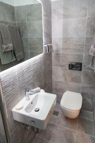 Beautiful Apartment With Lovely View At Kolonaki, Athens!