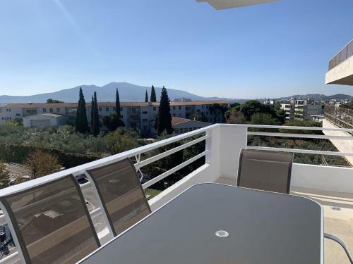 Private Rooms In Spacious Flat Marousi
